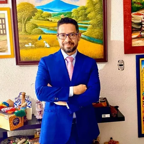 Dr. Antonio Montecinos